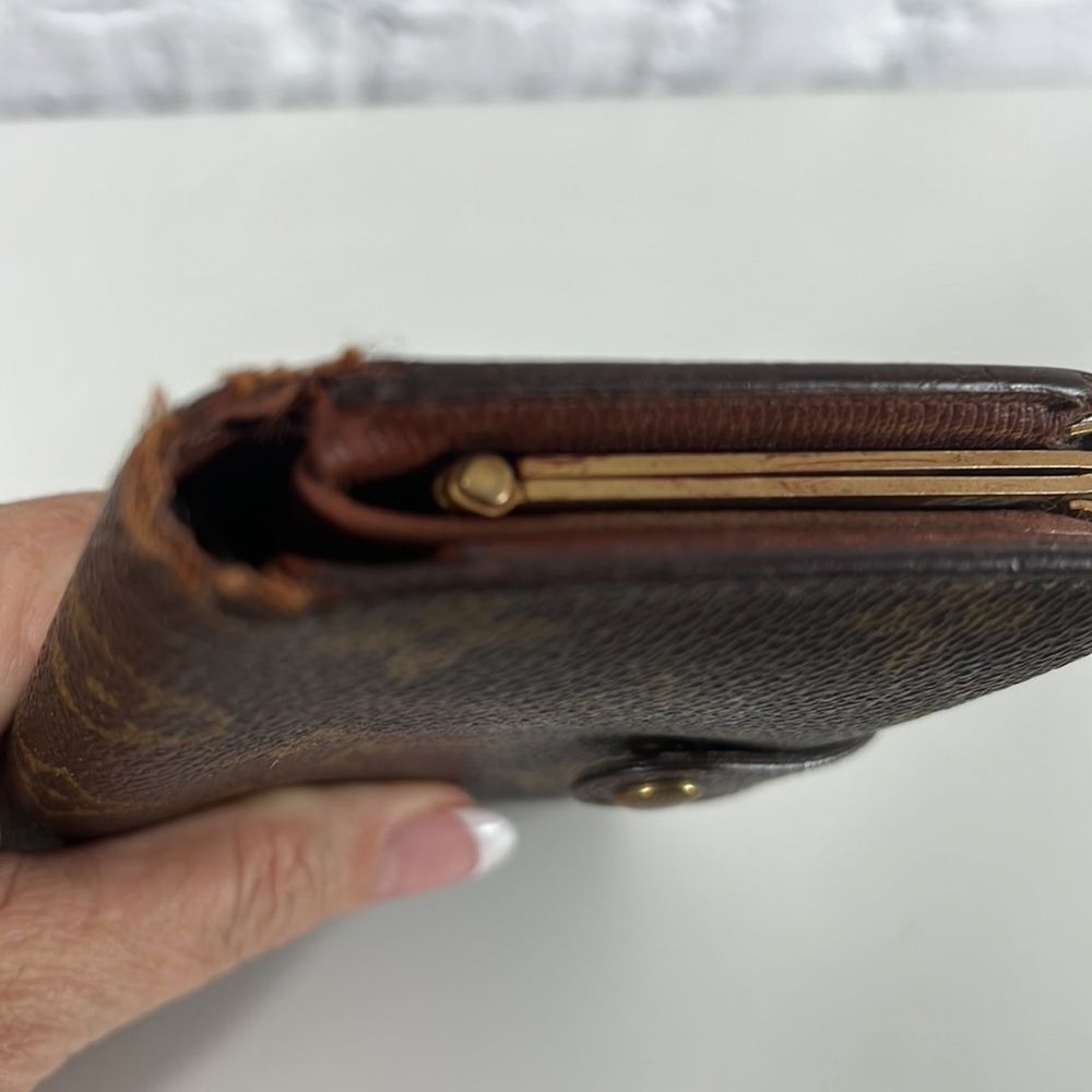 Authenticated Vintage Louis Vuitton Viennois Wallet - Picture 12 of 17